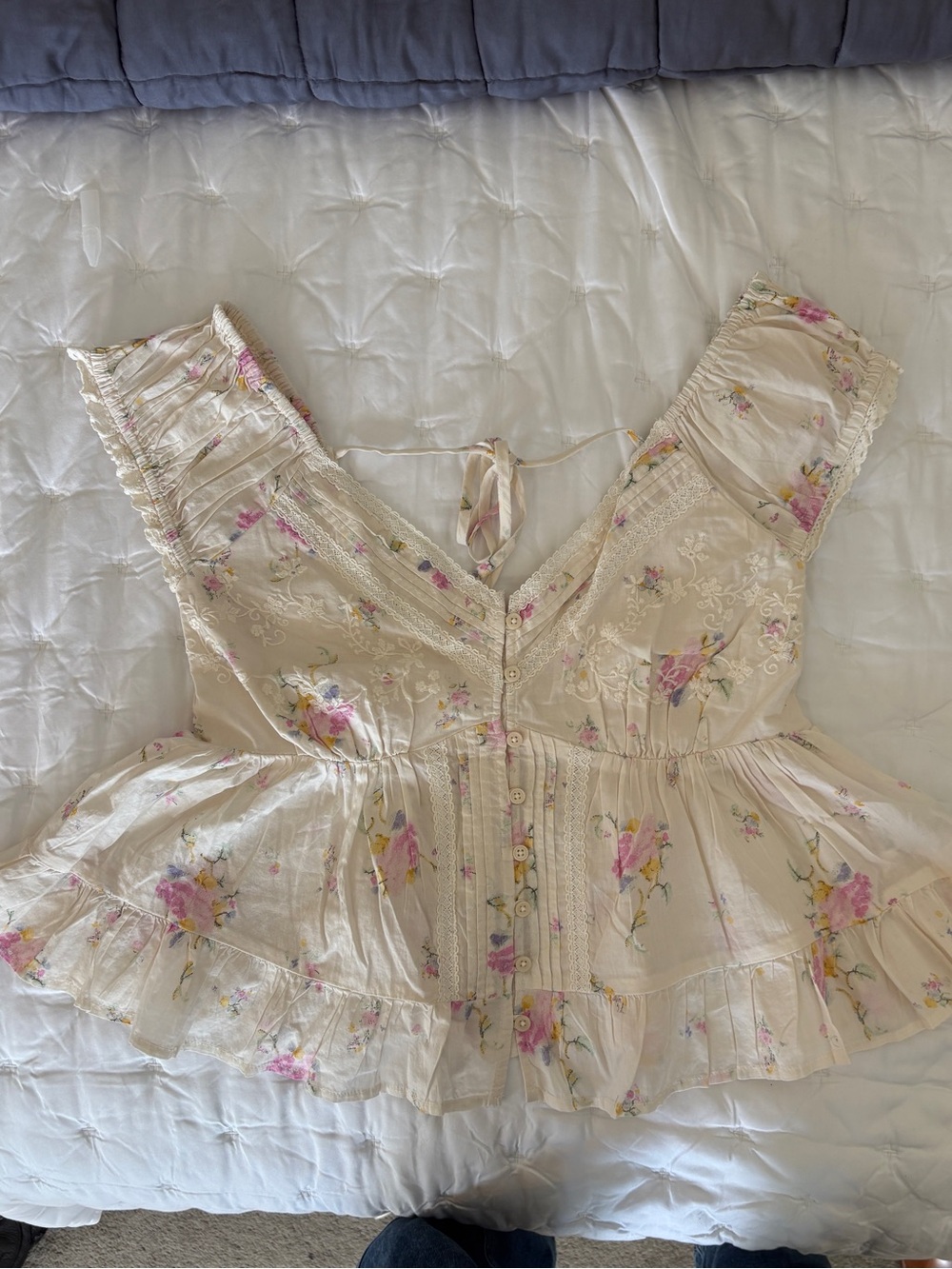 Universal Thread Cream Floral Lace-Trim Blouse